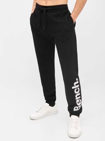 Effilé Pantalon 'Stanley' BENCH en noir : devant