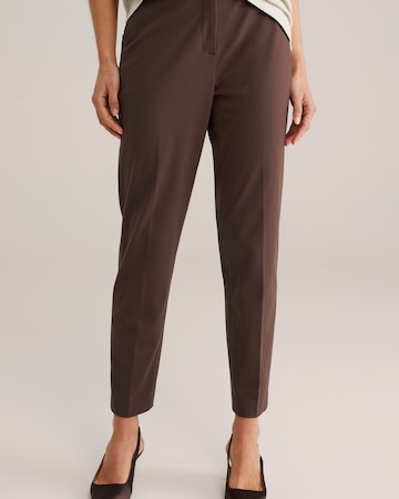WE Fashion Слим Плиссированные брюки в Коричневый: спереди