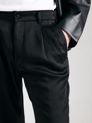 DRYKORN Regular Pleat-Front Pants 'LEEK' in Black