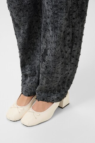 KAREN BY SIMONSEN Loosefit Bukser i grå