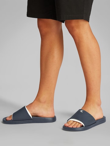 Saboți de la Calvin Klein pe albastru: față