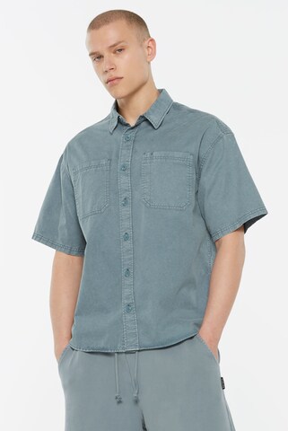 Harlem Soul Comfort Fit SO-NNY Kurzarmhemd in Blau: Vorderseite