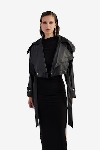 Veste mi-saison HOLLY LOLLY en noir : devant