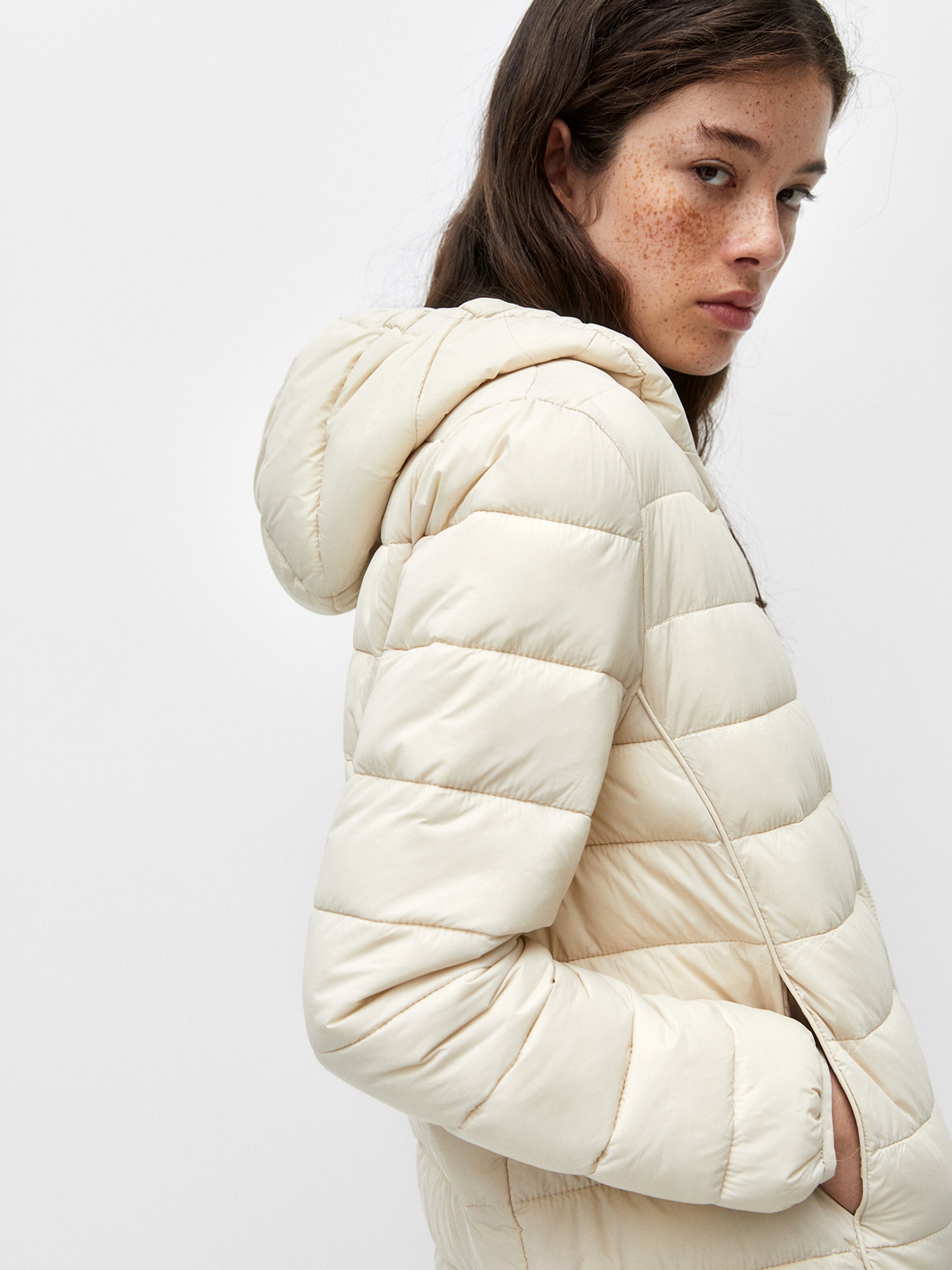 Pull and top bear white jacket