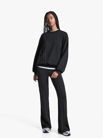 Sweat-shirt Bershka en noir : devant