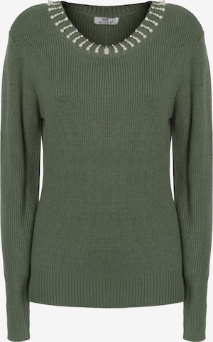 Pulover de la Influencer pe verde: față