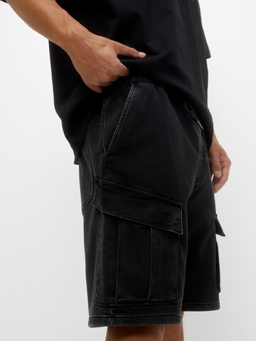 Pull&Bear Loose fit Cargo Jeans in Black