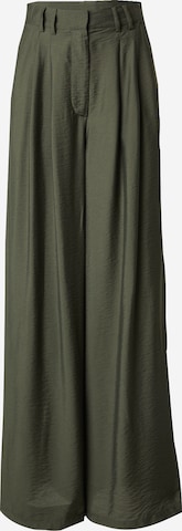 Guido Maria Kretschmer Women Pleat-Front Pants 'Finja' in Green: front