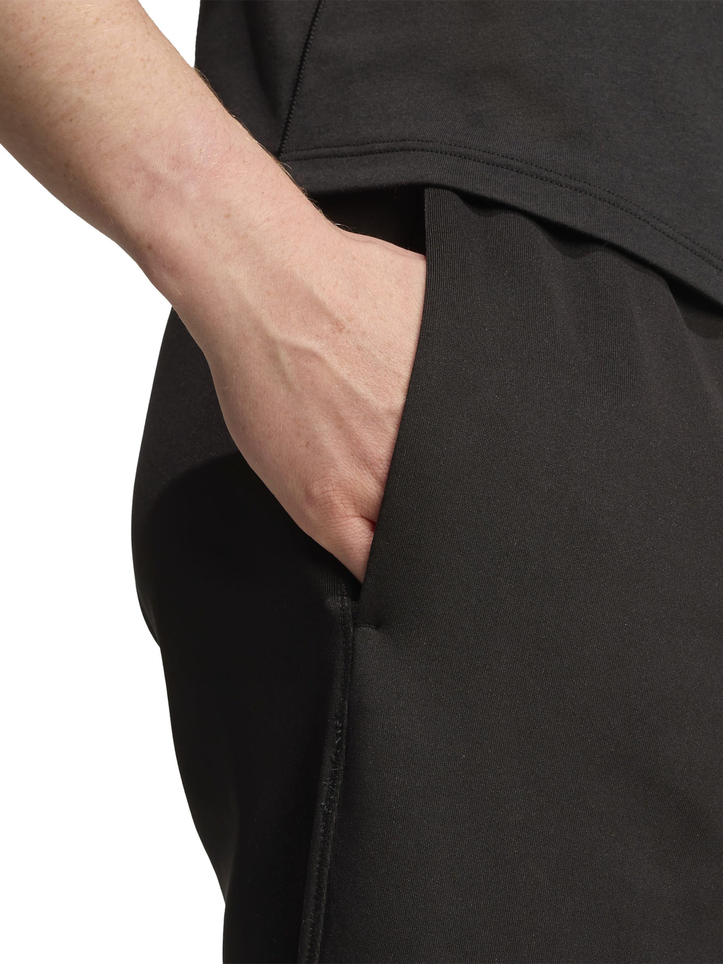 ADIDAS PERFORMANCE Tapered Παντελόνι φόρμας 'Essentials' σε μαύρο