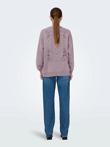 ONLY - Sweatshirt 'ONLLUCINDA' em roxo: frente