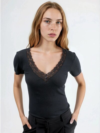 Busem T-shirt en S en noir, Vue avec produit