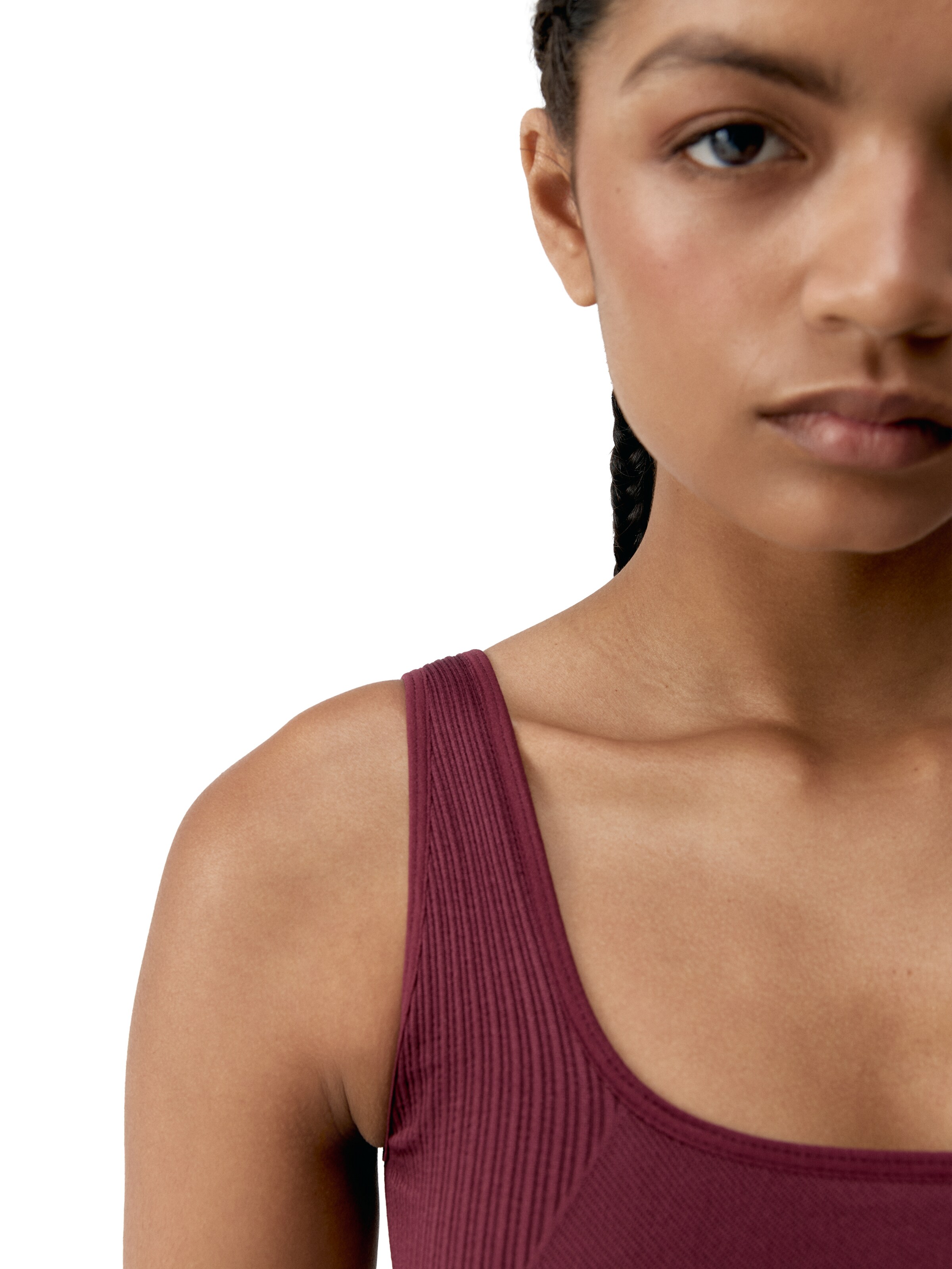 Born Top ' Yami ' in Rood