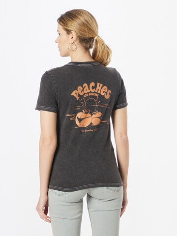 On Vacation Club - Camiseta 'Peaches and Beaches' en negro: frente