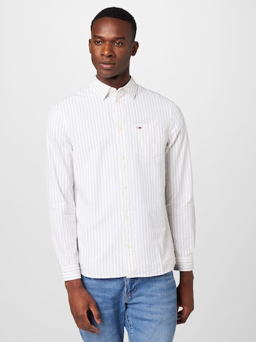 Tommy Jeans Regular fit Button Up Shirt in White: front