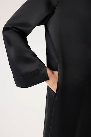 SOAKED IN LUXURY Jurk in Zwart