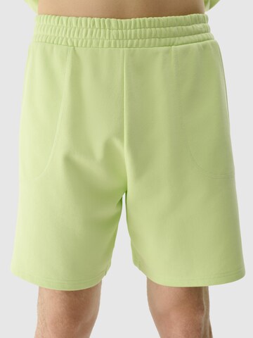 4F - Loosefit Pantalón deportivo en verde: frente