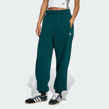 ADIDAS ORIGINALS Tapered Hose 'Essentials' in Grün: Vorderseite