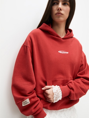 Pull&Bear Sweatshirt i röd