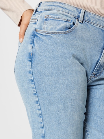 Coupe slim Jean 'Mily' ONLY Carmakoma en bleu