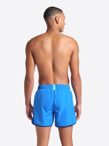 Shorts de bain 'TEAM STRIPE' ARENA en bleu