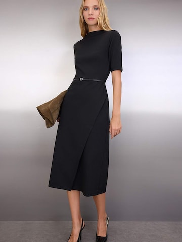 Trendyol Kleid in Schwarz: Vorderseite