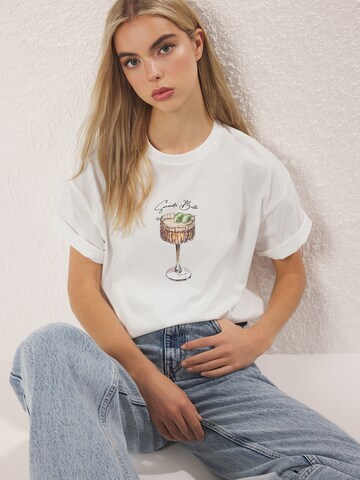 Trendyol T-Shirt in Beige