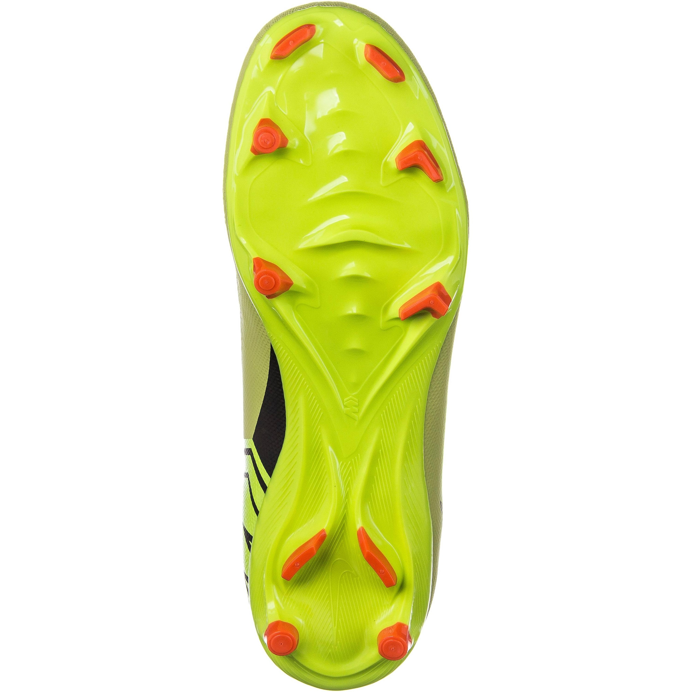 NIKE Soccer Cleats in Green