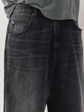 Pull&Bear Baggy Farkut värissä musta