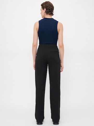 Only Tall Regular Pleat-front trousers 'ONLSULAJMA' in Black
