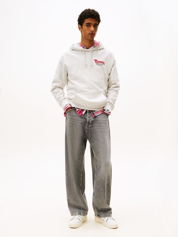 Tommy Jeans Свитшот в Серый
