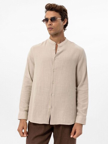 Antioch - Ajuste regular Camisa 'Italo' en beige