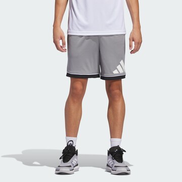 Loosefit Pantaloni sportivi 'Basketball Badge of Sport' di ADIDAS PERFORMANCE in grigio: frontale
