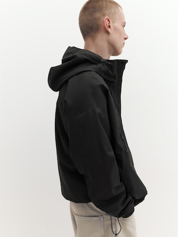 Pull&Bear Tussenjas in Zwart