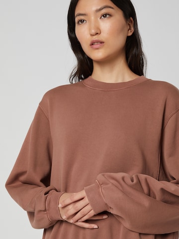 A LOT LESS Sweatshirt 'Haven' i brun