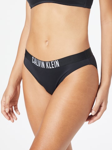 Slip costum de baie de la Calvin Klein Swimwear pe negru: față