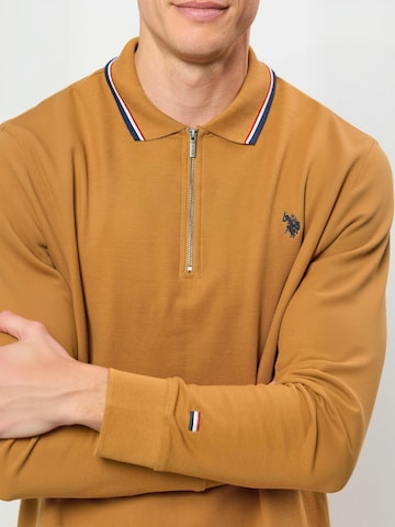 U.S. POLO ASSN. Regularny krój Koszula ' UMDenver ' w kolorze brązowy