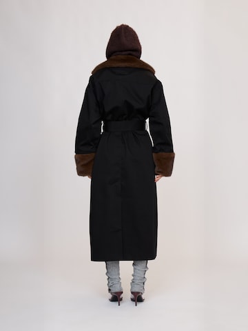 Manteau mi-saison ' OonaRS ' Résumé en noir : derrière
