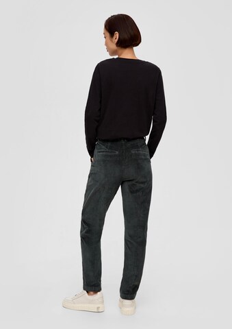 s.Oliver Tapered Pleat-Front Pants in Green
