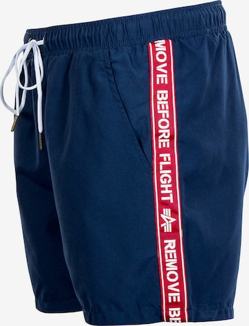 ALPHA INDUSTRIES Badshorts i blå