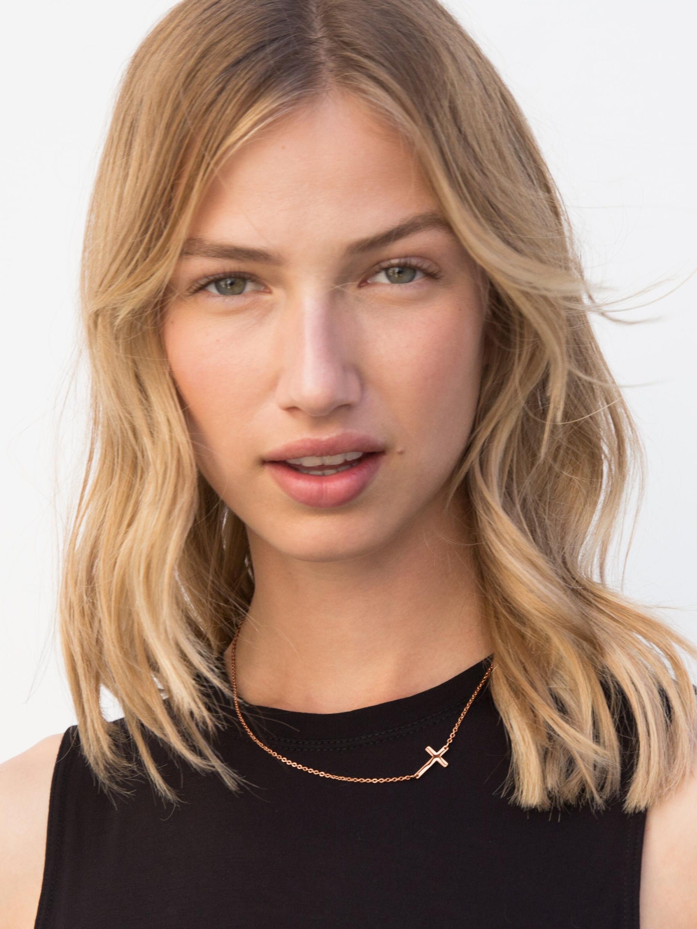 day berlin Necklace 'Cross' in Gold: front