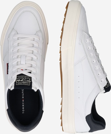 Sneaker low de la TOMMY HILFIGER pe alb