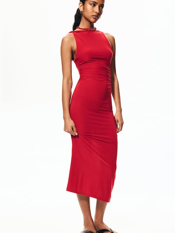 Abito di Pull&Bear in rosso: frontale