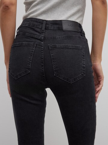 Slimfit Jeans di RÆRE by Lorena Rae in nero