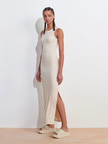 Dilvin Dress in Beige: front