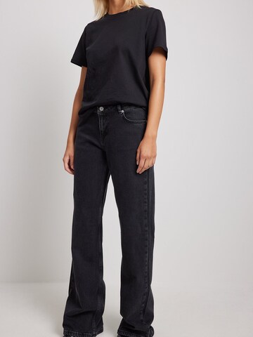 NA-KD Loose fit Jeans in Black: front