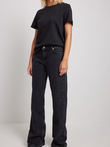 NA-KD Loose fit Jeans in Black: front