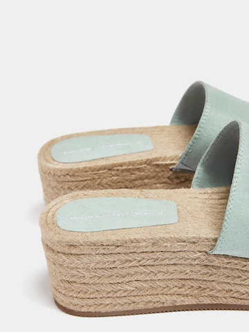 Pull&Bear Pantolette in Blau