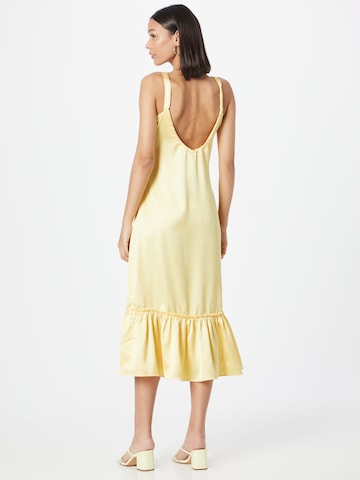 Robe NA-KD en jaune