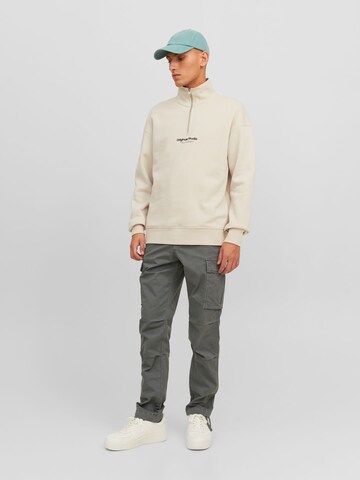 Tapered Pantaloni cargo 'JPSTAce JJTucker' di JACK & JONES in grigio