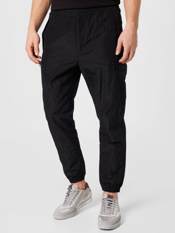 Calvin Klein Jeans Tapered Hose in Schwarz: predná strana